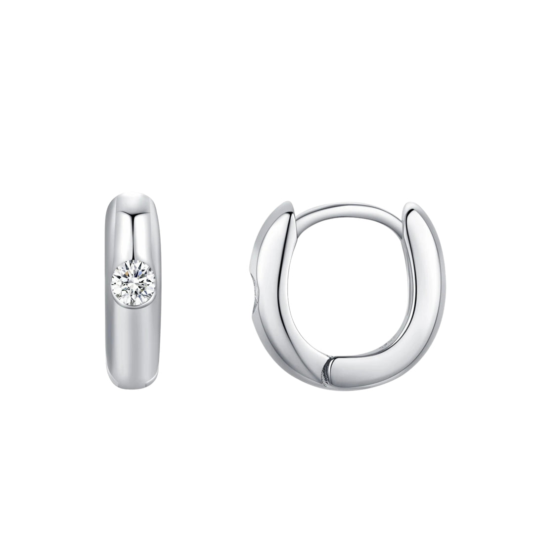 <strong>Diamond-Level Fire, Half the Price. Pure 925 Silver & Moissanite.</strong>